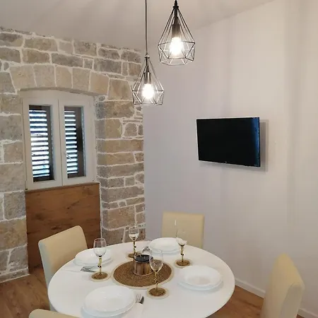 דירה With Parking Spaces Konjevrate, Krka - 23231 Unesic